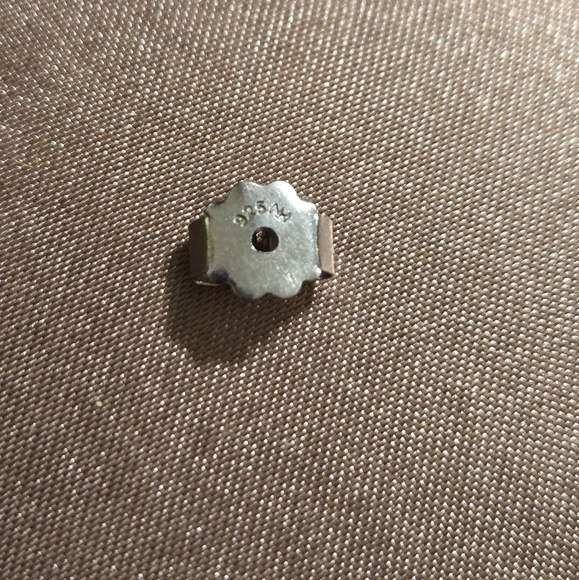 Gems En Vogue Sterling Pink Conch Shell Flower Stud Earrings - Picture 8 of 9